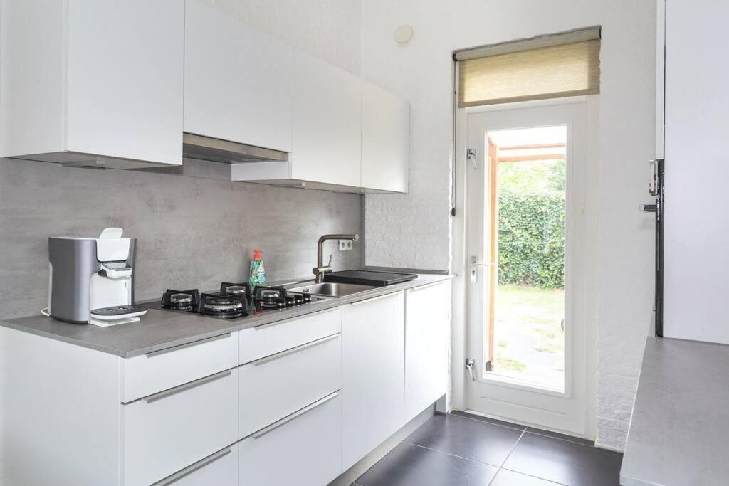 Bungalow Near Beach With Large Private Garden - Not For Companies Ouddorp Exterior photo